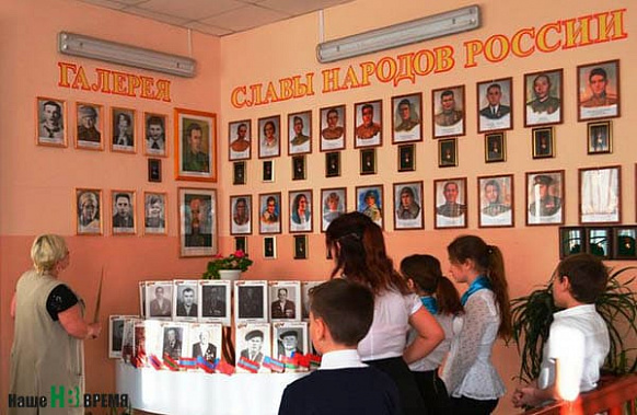 В галерее Генеральской школы – портреты двадцати пяти Героев Советского Союза двадцати одной национальности.