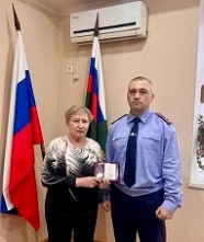 Дочери ростовской фронтовички по поручению Александра Бастрыкина передали награду ее мамы