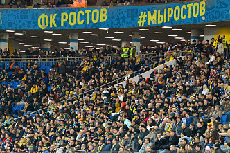 В первом полуфинальном матче розыгрыша Кубка России  футболисты «Ростова» уступили питерскому «Зениту»