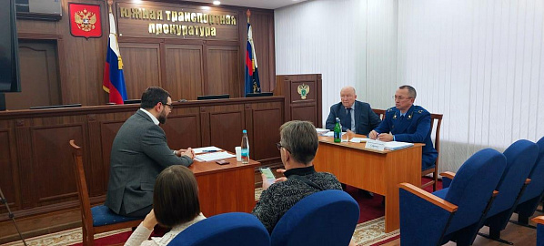По обращениям граждан к Южному транспортному прокурору и омбудсмену проведут проверки