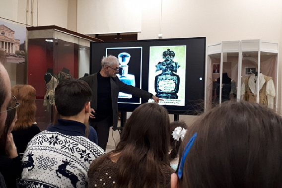 Одеколон - это интересно.