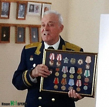 А мне вполне норм. Не пестро)) Только там с газонами огромный косяк... Дебилы проектировали