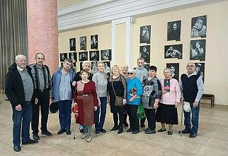 Театральные подмостки стали адресами добра