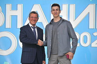 Первокурсников ЮФУ посвятили в студенты на поляне физиков