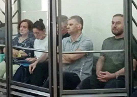 Фигуранты громкого дело донских судей на скамье подсудимых в Первомайском райсуде Краснодара.
