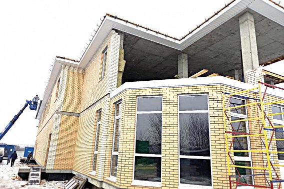 Здание ДК станицы Владимировской строится по программе Ростовской области «Развитие культуры и туризма» на средства бюджета области и местного бюджета. Стоимость объекта - 119 миллионов рублей.