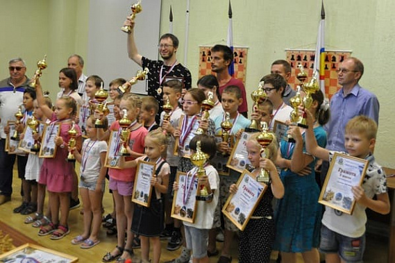 Волгодонск: Екатерина Кирдяшкина обыграла трех чемпионов шахматного фестиваля «Мирный Атом-2021»