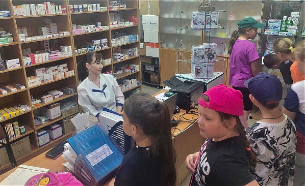 В Большекрепинском ФАПе для школьников провели экскурсию