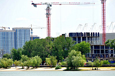 Замок Дракулы и гостиница в парке