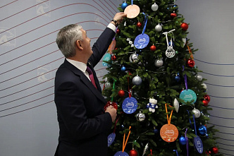 «Ёлка желаний»: заветные мечты юных дончан - сбываются...