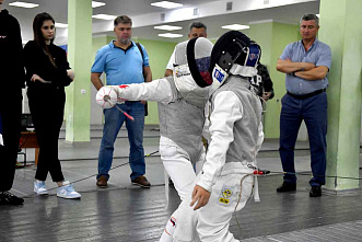 В ростовском спорткомплексе «Лидер» завершились поединки всероссийского детско-юношеского турнира по фехтованию «Донская осень»