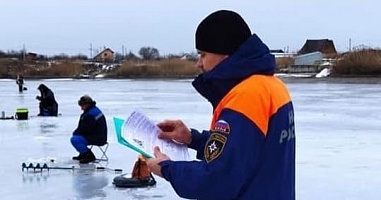 Донские спасатели предупреждают о тонком льду