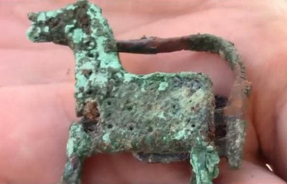 Собачку из Болгара откопали в Азове