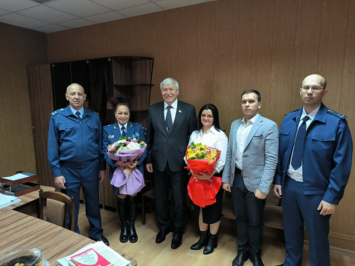 Заместитель председателя донского парламента Вячеслав Василенко поздравил с праздником прокурорских работников трех районов