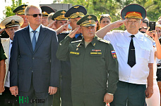 В музей на вечное хранение передали боевые знамена