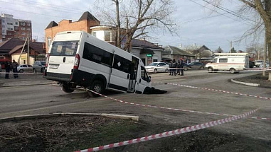 Промоину на проезжей части Каменск-Шахтинского залатали за два дня