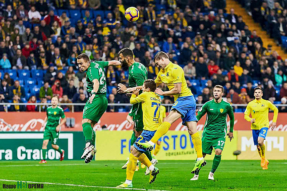 Когда все хотят овладеть одним мячом...