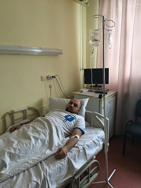 Григорий Остапенко – сейчас, на больничной койке, после зверского избиения.