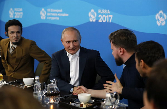 Яркие краски фестиваля