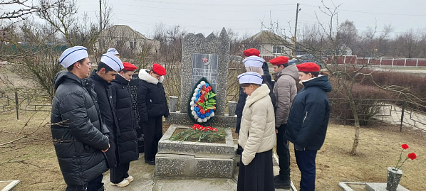 В Морозовском районе отряды «Форсаж» и «Патриот» заступили на Вахту Памяти