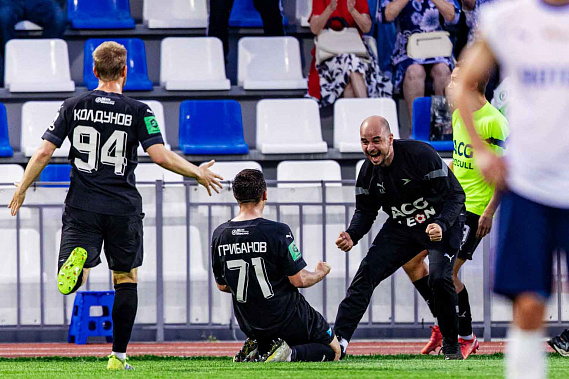 Футболисты «Чайки» дома обыграли волгоградский «Ротор»