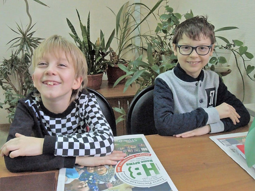 Аркадий Мащенко (слева) сыграет в Ольгинке за вторым столом, а вот его товарищ Андрей Луспикаев, который на несколько месяцев старше, поедет на всероссийские соревнования в роли помощника тренера