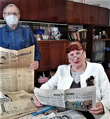 Антонина Александровна с мужем Алексеем Павловичем сохранили у себя многие выпуски газеты «Комсомолец»