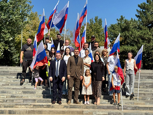 Провели с триколором праздничный автопробег