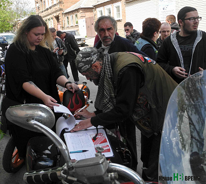 Только за пару дней ростовские байкеры собрали несколько сотен подписей под коллективной жалобой на действия страховых компаний.