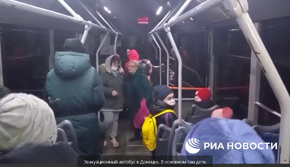 МЧС России: на территорию Ростовской области прибыли 80 автобусов беженцев
