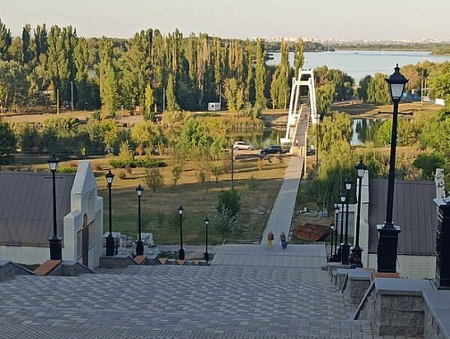 В Азове снова фиксируют запах сероводорода