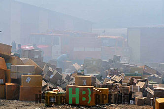 В Аксайском районе сгорели склады рядом с рынком «Классик». 