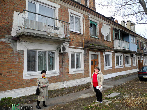 Старые многоэтажки в поселке уже давно требуют ремонта – до обозначенных в региональной программе сроков они не достоят.