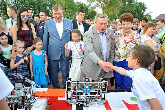 С праздником, Россия!