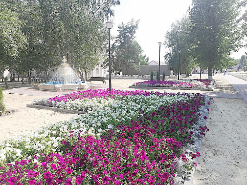 В Верхнедонском районе в станице Мешковской отремонтирована центральная площадь и обустроен фонтан.
