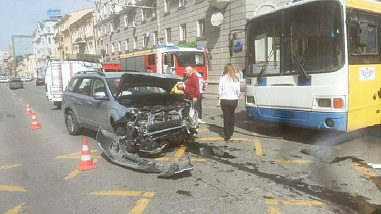 Массовое ДТП в центре Ростова парализовало движение транспорта по главной улице города