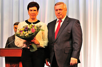 Донские власти поздравили женщин