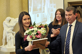 80 лет: «букет» из выставок