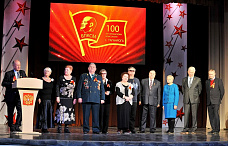 В Таганроге установили памятный знак комсомольцам