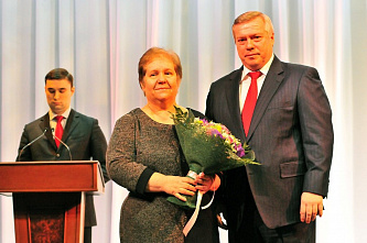 Донские власти поздравили женщин