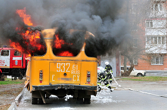 В Азове взорвали автобус и поймали террористов