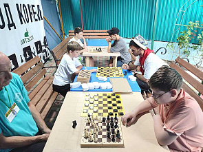 В шахматном клубе