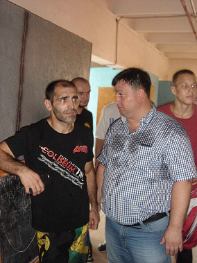 На игру приехал Ислам Каримов (слева).