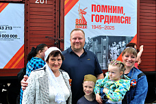 05 05 2025 Жители и гости Ростова-на-Дону встретили ретропоезд «Победа»