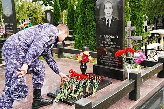 В Аксае почтили память кавалера ордена Мужества старшего сержанта полиции Ивана Шахового