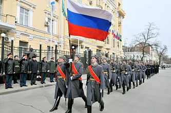 С нашим праздником, мужики!!!