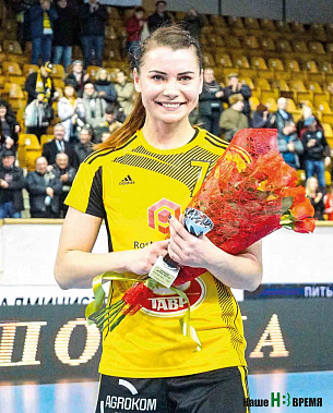 Лучший игрок встречи Саша Степанова.