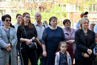 И сохранит память вечно его мемориальная доска