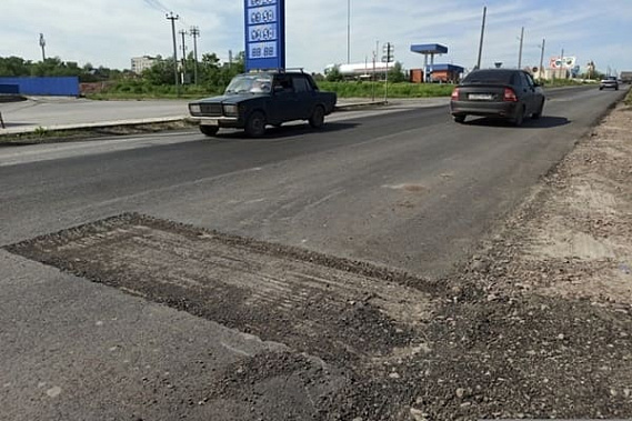 Новочеркасские власти заставили подрядчика перестилать дорогу
