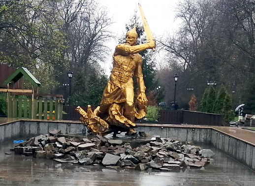 Ростовского «Богатыря» вернули в его фонтан...